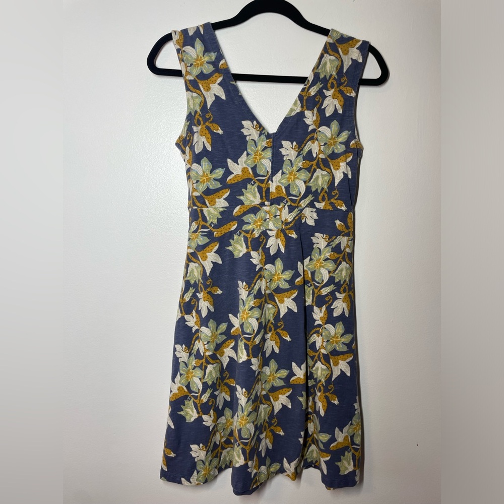 Woman’s Patagonia floral pullover Dress Size small